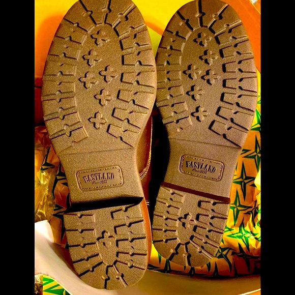 Eastland Brown Ankle Boots - Picture 3 of 12